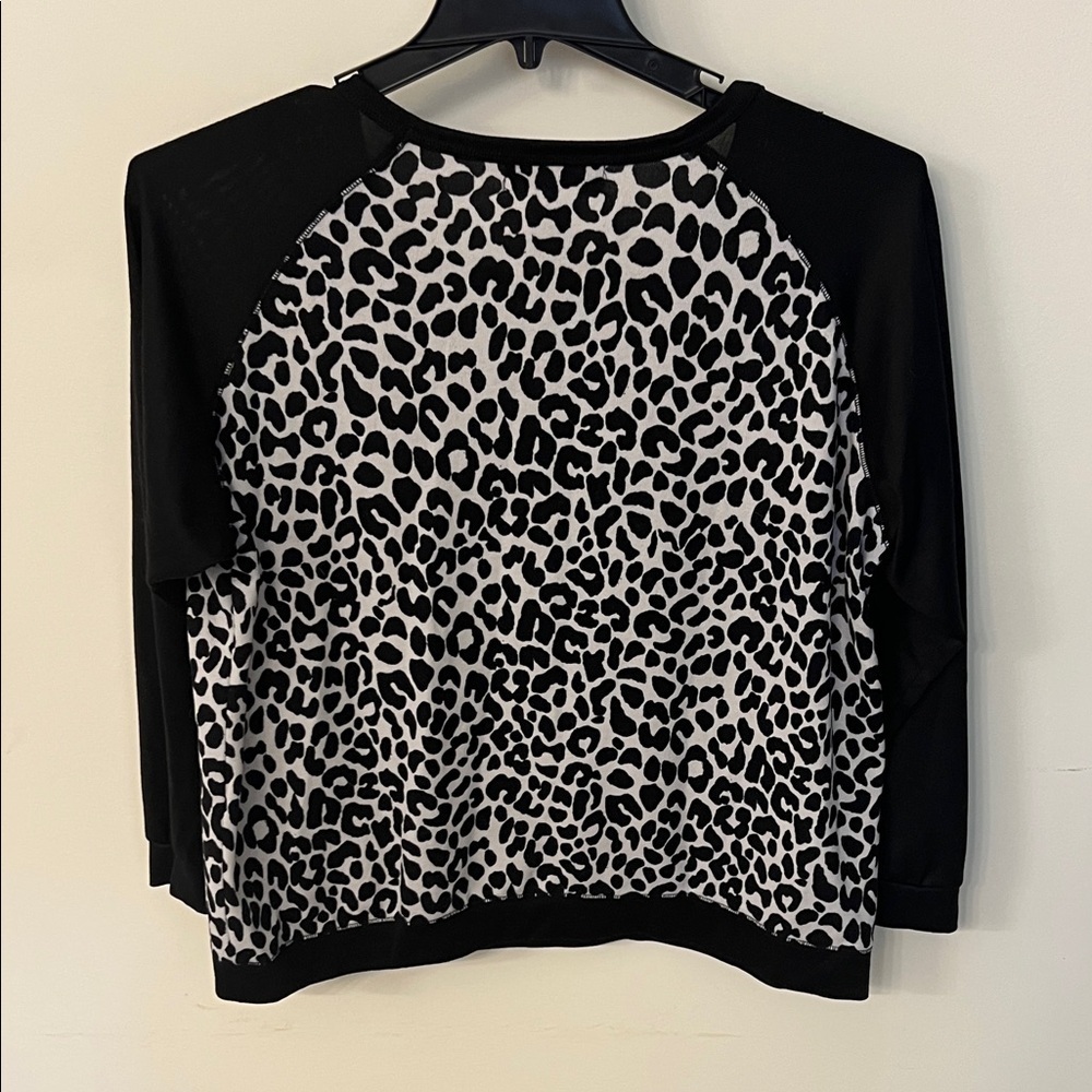 Cathy Daniels Black and White Animal Print Top - Picture 4 of 6